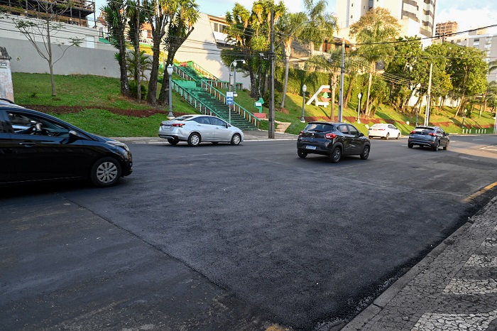 PREFEITURA CUMPRE TERMO DE AJUSTE E REMOVE LOMBADAS IRREGULARES