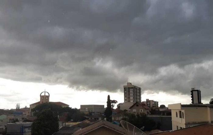 SEMANA COMEÇA COM CHUVA, FRIO E VENTO EM TODO O PARANÁ