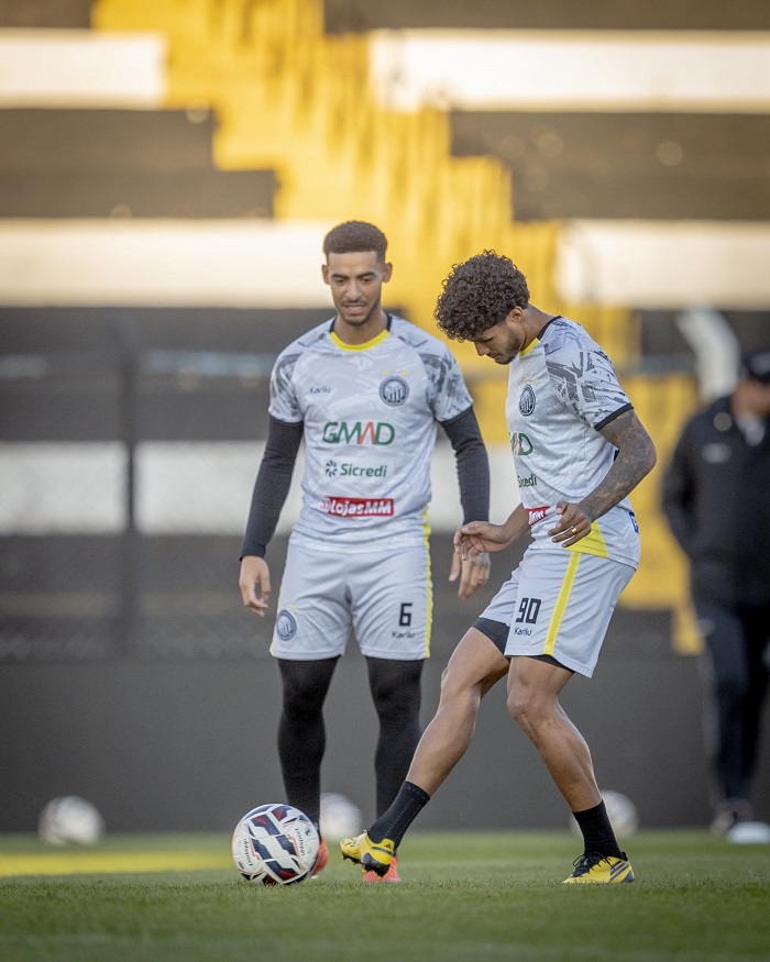 OPERÁRIO ESCALADO COM CRISTIANO NA LATERAL E DUDU MOSCONI NO BANCO