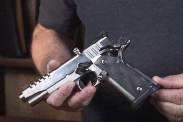 HOMEM É DETIDO COM PISTOLA 9MM ; NÃO TINHA AUTORIZAÇÃO PARA PORTE