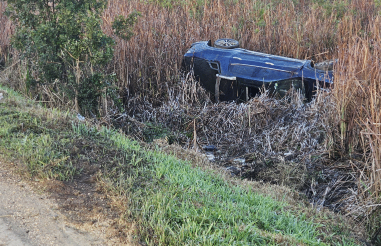 CAPOTAMENTO NA PR-151 ENTRE CASTRO E CARAMBEÍ DEIXA MOTORISTA FERIDO