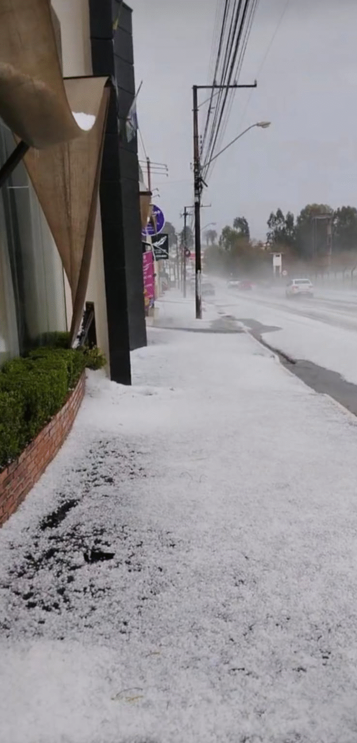 CHUVA DE GRANIZO ATINGE CASTRO E CAUSA DANOS EM IMÓVEIS E UNIDADES DE SAÚDE