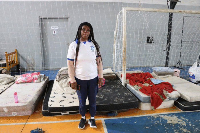 OITO PESSOAS ESTÃO ABRIGADAS NO GINÁSIO DE ESPORTESE MAIS DE 300 JÁ RECEBERAM AJUDA COM TELHAS E MADEIRA