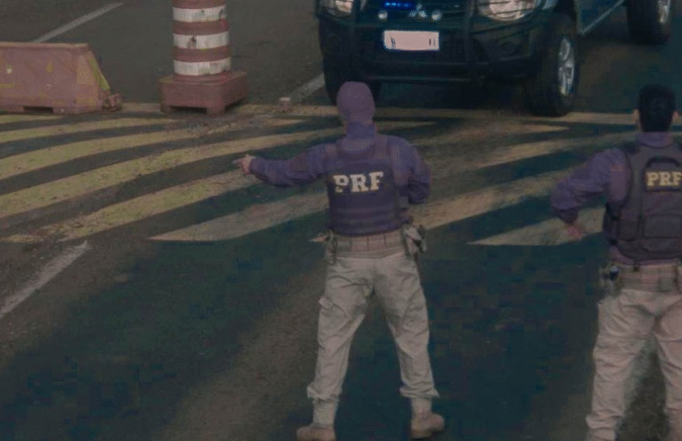 VIATURA FALSA DA RECEITA FEDERAL É FLAGRADA COM MAIS DE 150 QUILOS DE COCAÍNA PELA PRF NO PARANÁ