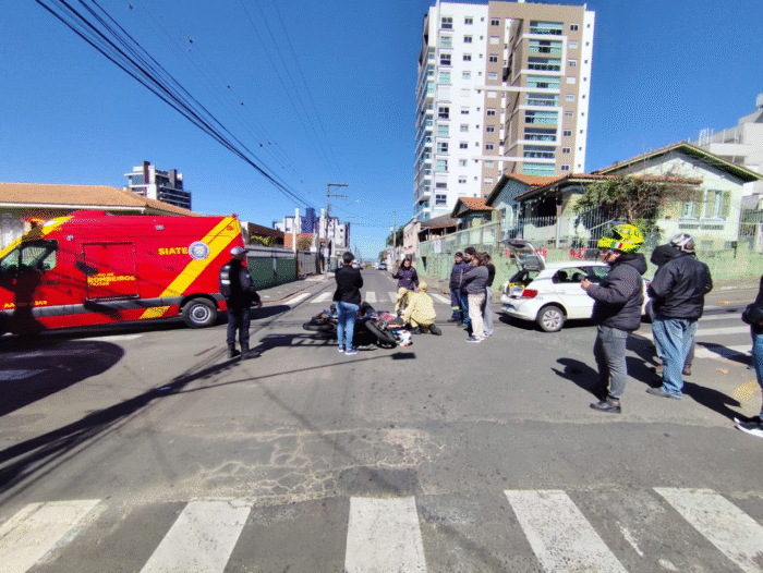 COLISÃO ENTRE CARRO E MOTO DEIXA UM FERIDO