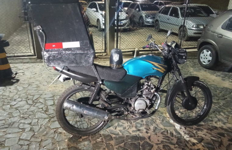 MOTOCICLETA ROUBADA É RECUPERADA EM ABORDAGEM NA REGIÃO DE UVARANAS
