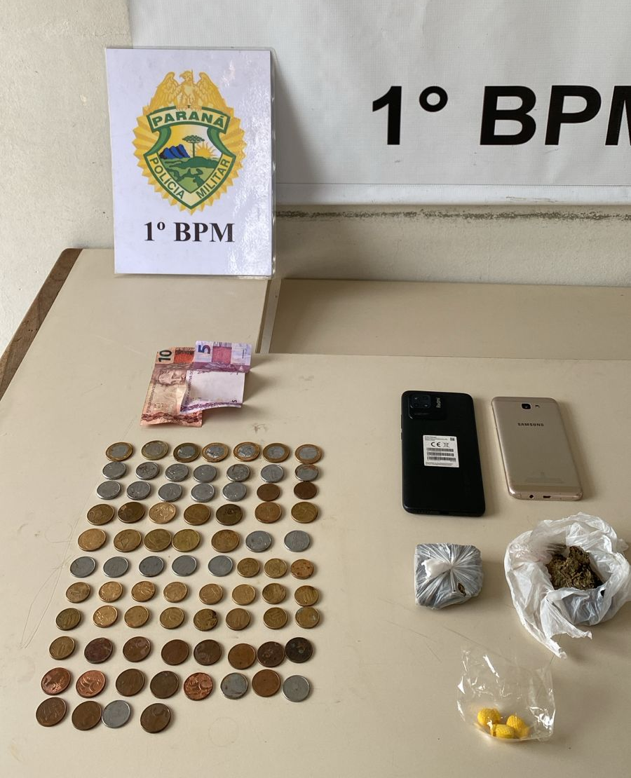 POLÍCIA MILITAR PRENDE SUSPEITOS POR TRÁFICO DE DROGAS E LOCALIZA MOTOCICLETA COM SINAL IDENTIFICADOR ADULTERADO