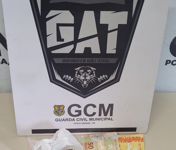 GCM FLAGRA TRÁFICO DE DROGAS E CORRUPÇÃO DE MENOR NO CENTRO