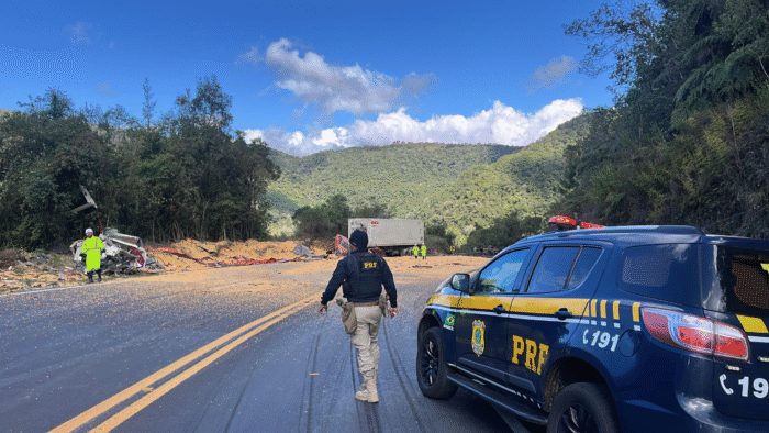 COLISÃO MÚLTIPLA NA BR-277 MATA DOIS MOTORISTAS