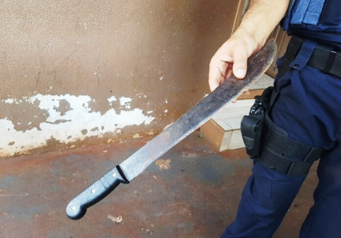 EXTORSÃO E AMEAÇAS COM FACÃO EM PLENA LUZ DO DIA EM OFICINAS