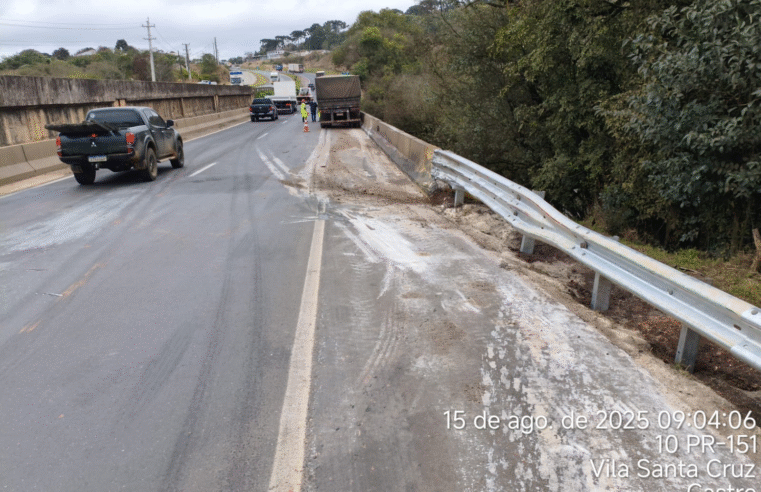 CAMINHÕES SE ENVOLVEM EM ACIDENTE NA PR-151
