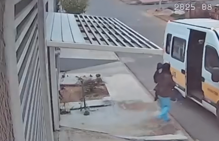 CRIANÇA DE 4 ANOS É ENCONTRADA CAMINHANDO SOZINHA ; MOTORISTA DE VAN ESCOLAR CONFESSA ESQUECIMENTO