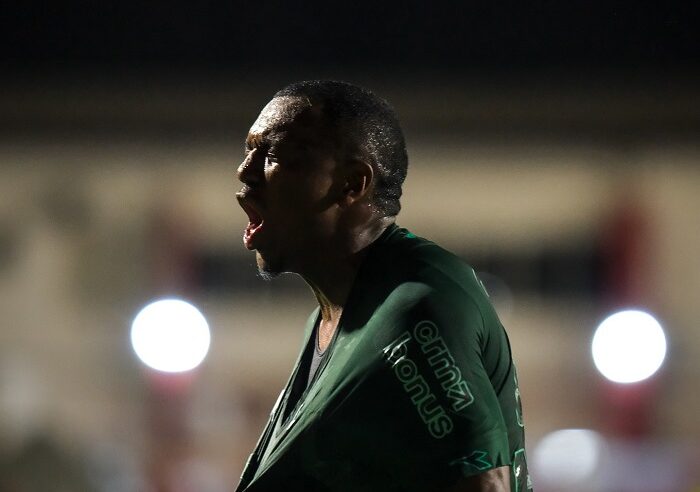 JACY COMETE PÊNALTI E FAZ O GOL DA VITÓRIA QUE RECOLOCA O CORITIBA NA LIDERANÇA