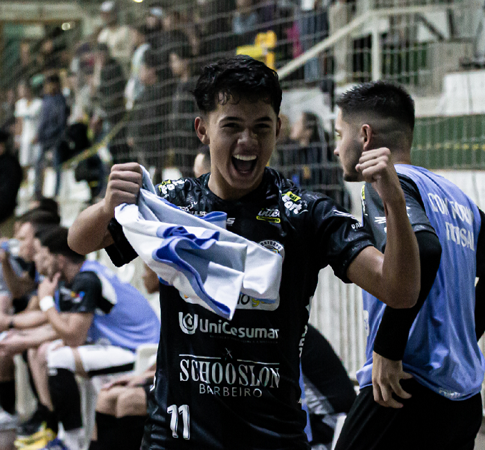 CONTORNO FUTSAL PERDE JOGO DE 13 GOLS EM TEIXEIRA SOARES