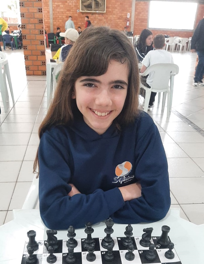 LAURA BERTELI CONQUISTA OURO E PRATA NO XADREZ DOS JOGOS ESCOLARES DO PARANÁ
