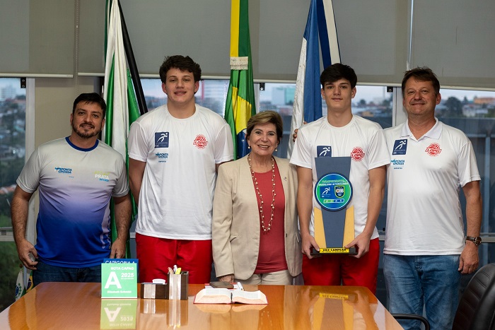 PREFEITA RECEBE A VISITA DE ATLETAS DA LDPG VICE-CAMPEÕES BRASILEIROS SUB-15