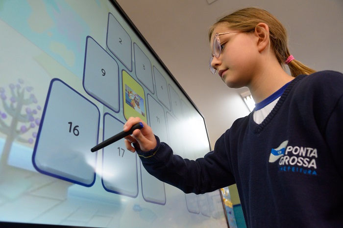ESCOLAS MUNICIPAIS CONTAM COM A TECNOLOGIA DE ‘QUADRO INFINITO’