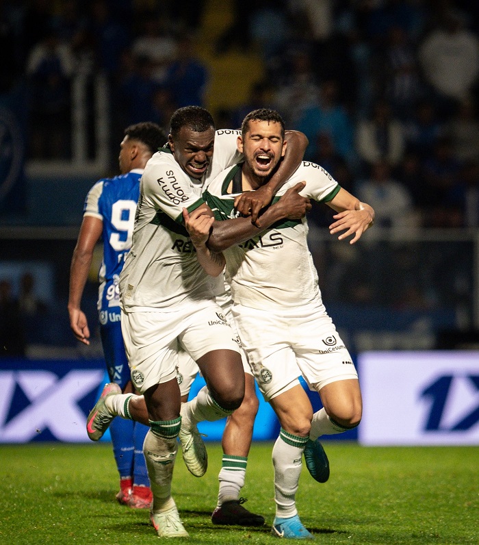 CORITIBA VOLTA À LIDERANÇA COM VITÓRIA de 2X0 SOBRE O AVAÍ