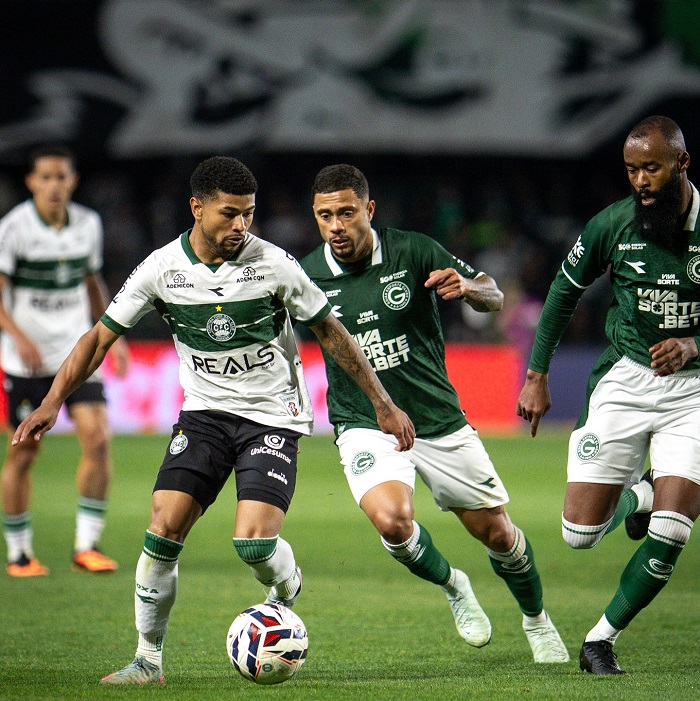 CORITIBA NÃO CONSEGUE SUPERAR A RETRANCA DO GOIÁS MAS SEGUE LÍDER