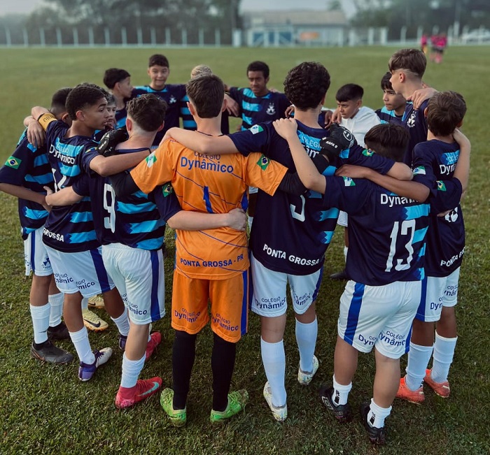 COLÉGIO DYNÂMICO ABRE A MACRORREGIONAL COM GOLEADA DE 6X0 SOBRE TURVO