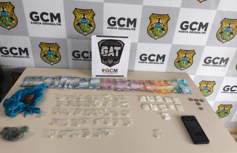 GCM ESTOURA BOCA DE FUMO EM UVARANAS: DROGAS, DINHEIRO E DOIS PRESOS