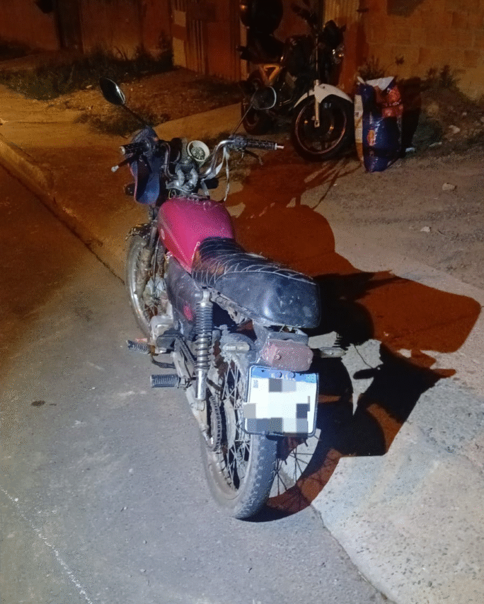 MOTOCICLISTA SEM CNH É FLAGRADO COM PLACA ADULTERADA