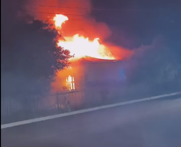 HOMEM É PRESO APÓS INCENDIAR RESIDÊNCIA NA VILA RIO BRANCO