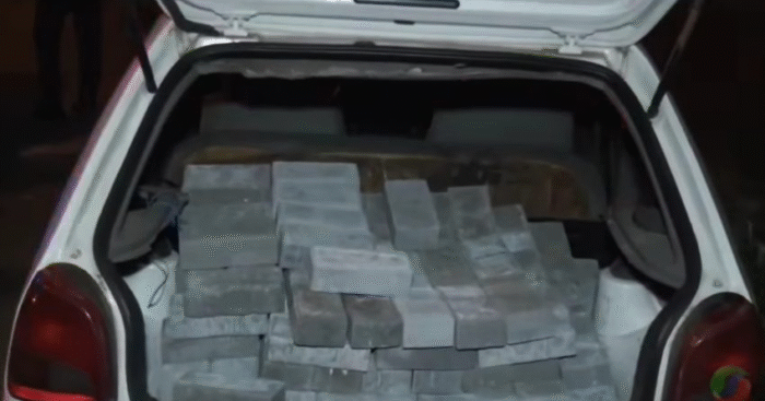HOMEM É PRESO FURTANDO PAVERS DESTINADOS À PAVIMENTAÇÃO DA PREFEITURA
