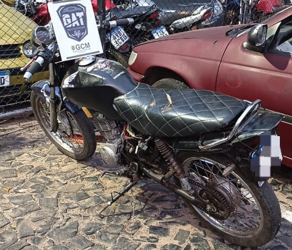 MOTO COM SINAL IDENTIFICADOR ADULTERADO É APREENDIDA