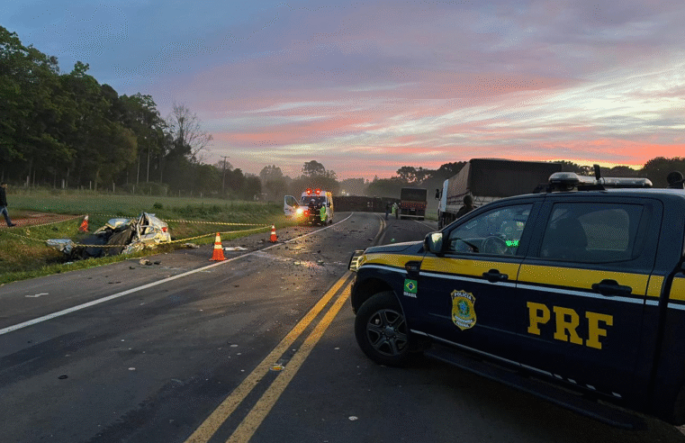 COLISÃO FRONTAL DEIXA DUAS PESSOAS MORTAS NA BR-373