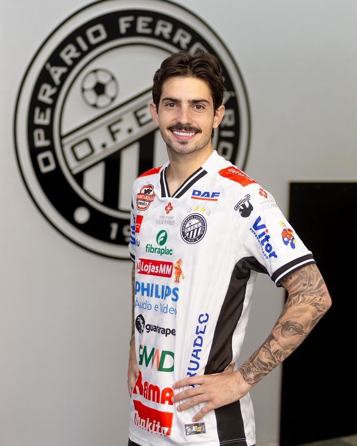 PEDRO VILHENA DEVE SUBSTITUIR BOSCHILIA NO MEIO-CAMPO DO OPERÁRIO