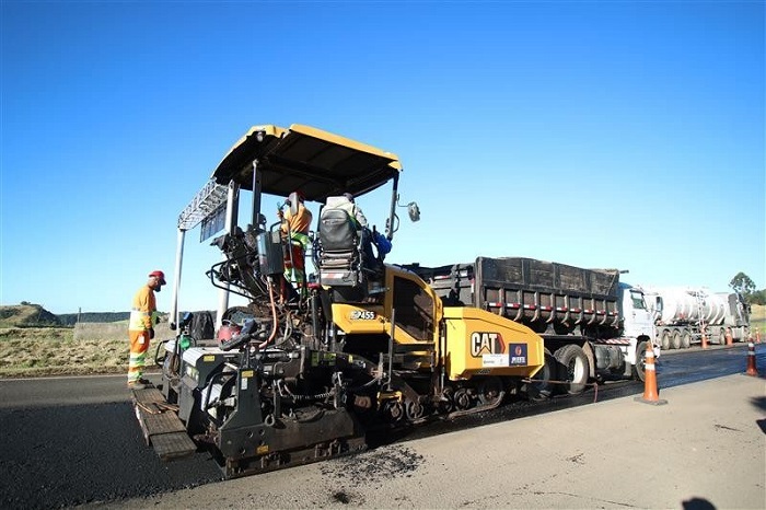 EQUIPES DA PRVIAS REALIZAM PAVIMENTAÇÃO EM 25 FRENTES DE TRABALHO