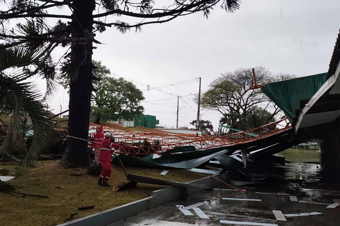 ÚLTIMA FRENTE FRIA DO INVERNO TROUXE RAJADAS DE VENTO E MUITA CHUVA AO PR