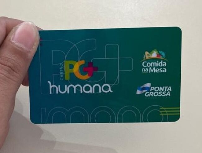 FAMÍLIAS DO JARDIM PARAÍSO RECEBEM OS CARTÕES PG+HUMANA DA PREFEITURA