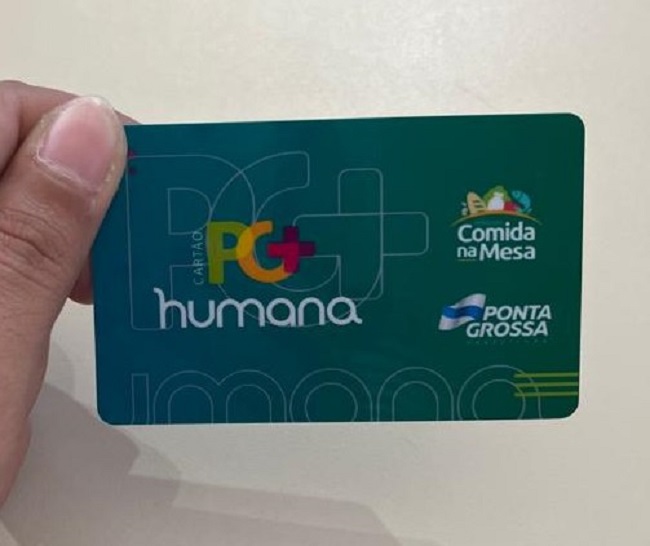 FAMÍLIAS DO JARDIM PARAÍSO RECEBEM OS CARTÕES PG+HUMANA DA PREFEITURA