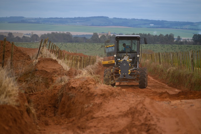 ‘CAMINHOS DO AGRO’ JÁ RECUPEROU 517 QUILÔMETROS DE ESTRADAS RURAIS EM 2025