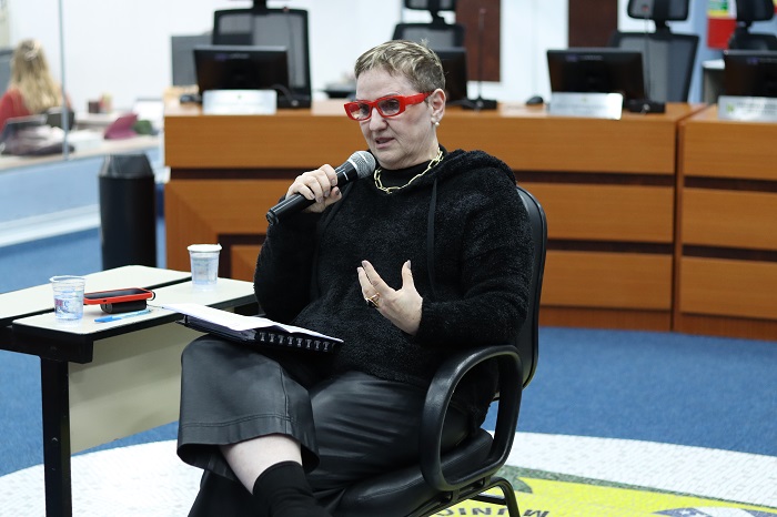 SECRETÁRIA LILIAM BRANDALISE É OUVIDA PELA ‘CEI DA CASTRAÇÃO’