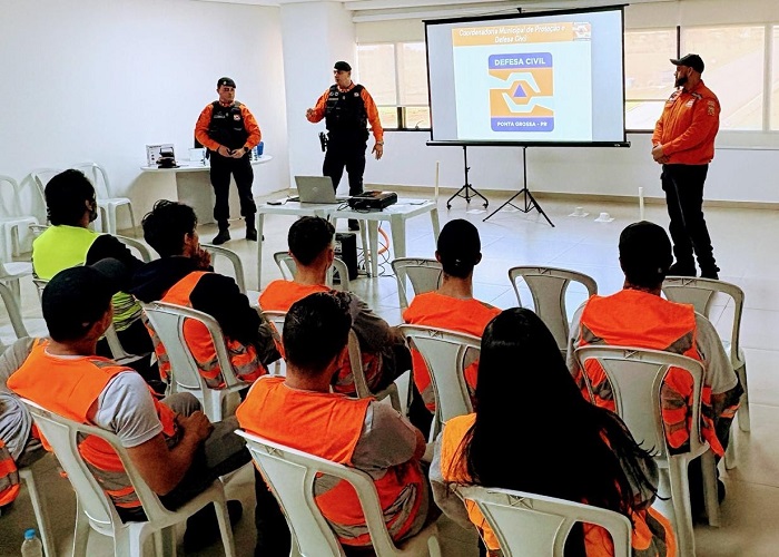 DEFESA CIVIL REALIZA PALESTRAS DE CONSCIENTIZAÇÃO PARA SITUAÇÕES DE RISCO