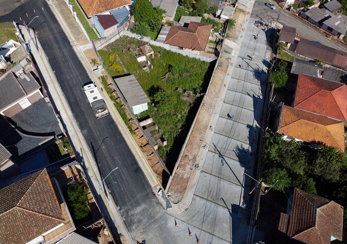 PREFEITURA INVESTE EM ASFALTO E PAVER NA PAVIMENTAÇÃO DE RUAS EM UVARANAS