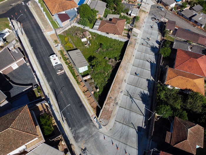 PREFEITURA INVESTE EM ASFALTO E PAVER NA PAVIMENTAÇÃO DE RUAS EM UVARANAS