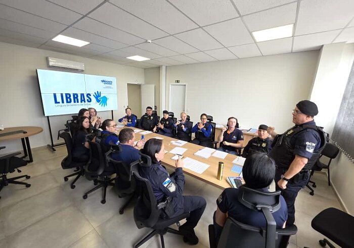 PREFEITURA DISPONIBILIZA CURSO DE LIBRAS PARA A GUARDA MUNICIPAL