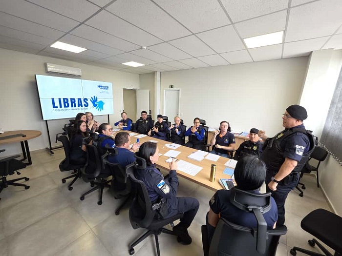 PREFEITURA DISPONIBILIZA CURSO DE LIBRAS PARA A GUARDA MUNICIPAL