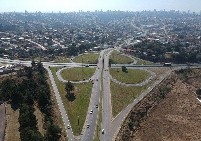 OBRAS DE RECUPERAÇÃO DO ASFALTO PROVOCAM INTERDIÇÕES PARCIAIS NA BR-376