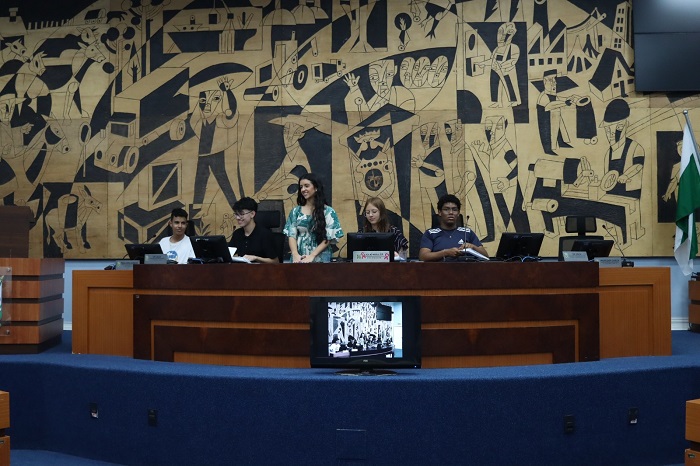 VEREADORES JOVENS VOTAM PROJETOS QUE PODEM SE TORNAR LEIS MUNICIPAIS