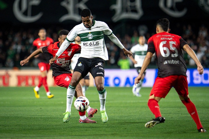 EMPATE SEM GOL NO CLÁSSICO FAVORECE O LÍDER CORITIBA