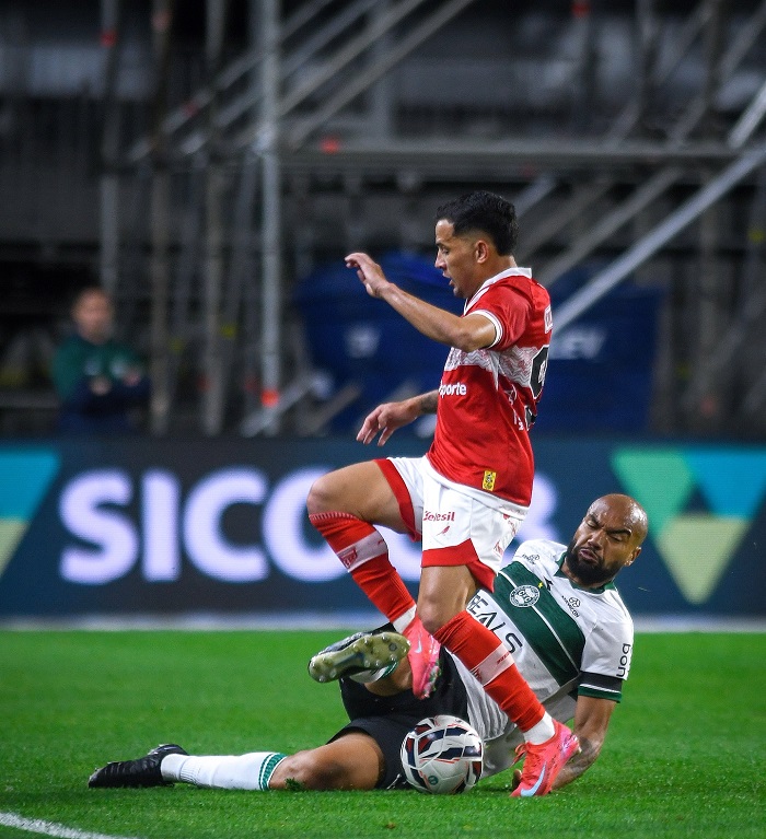 CORITIBA EMPATA EM CASA COM O CRB E VÊ APROXIMAÇÃO DOS ADVERSÁRIOS