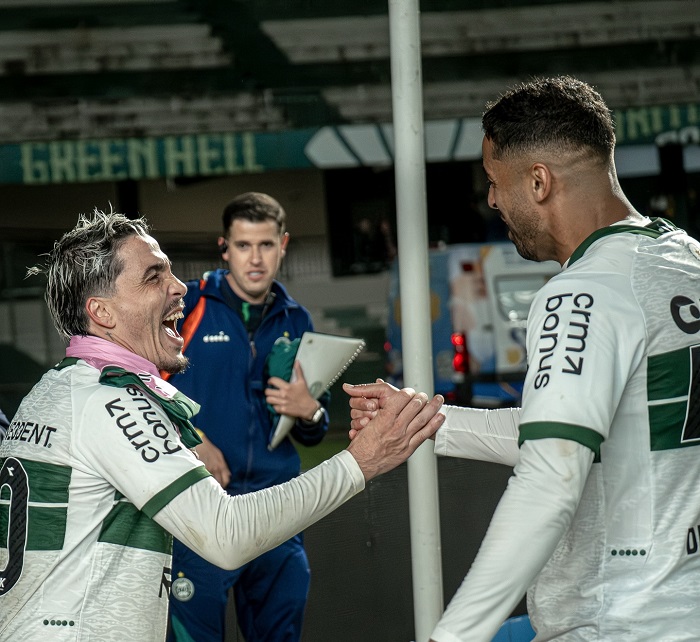 CORITIBA ABRE 5 PONTOS NA LIDERANÇA E O ATHLETICO TERMINA A RODADA EM 6º LUGAR