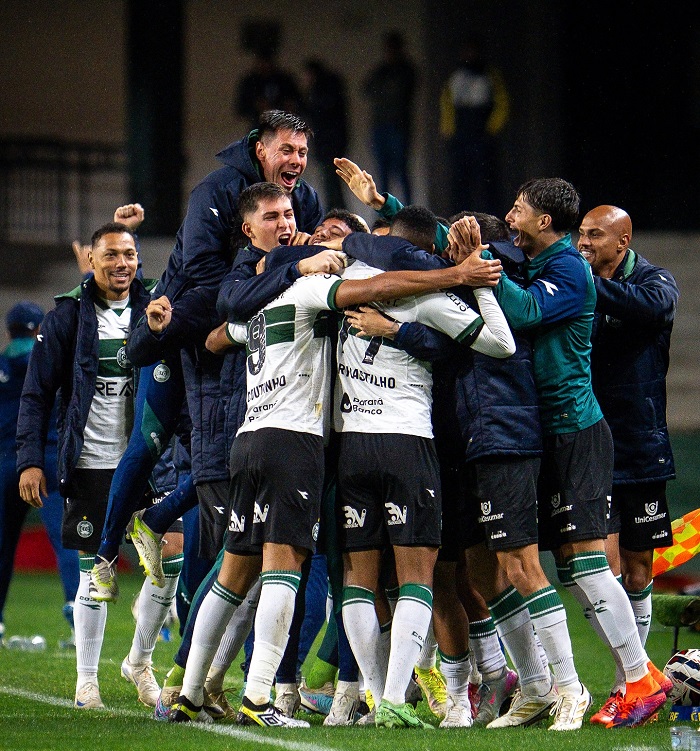 CORITIBA VENCE O BOTAFOGO-SP E SEGUE LÍDER DA SÉRIE ‘B’