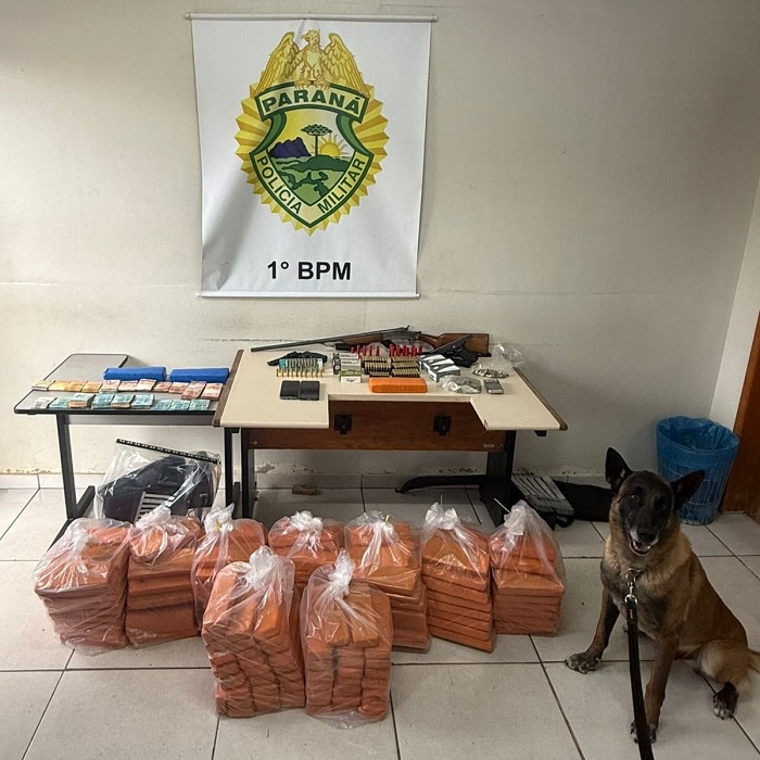 POLÍCIA MILITAR PRENDE DOIS E APREENDE ARMAS E DROGAS EM PONTA GROSSA