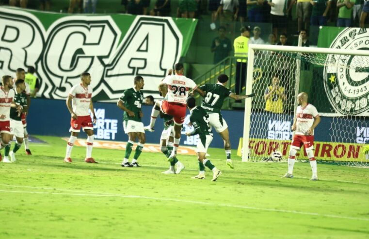 DERROTAS DE GOIÁS E CRICIÚMA BENEFICIAM CORITIBA E ATHLETICO